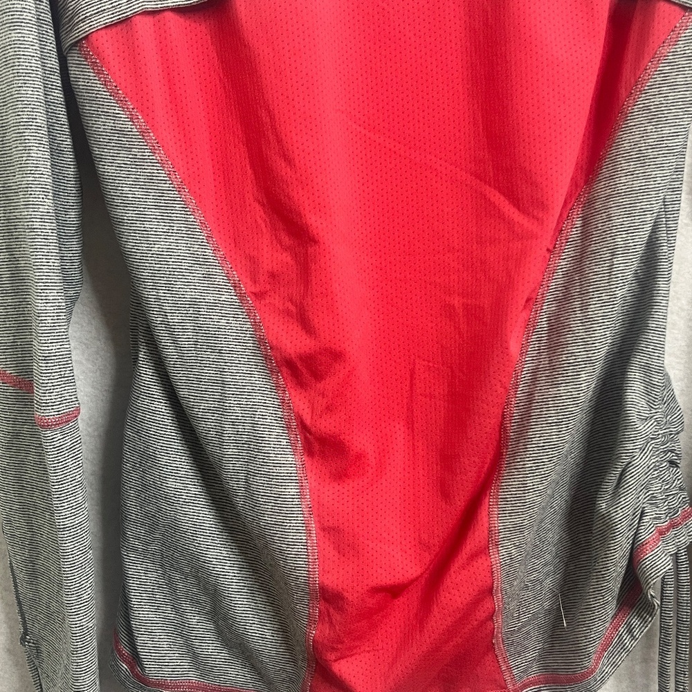 Lucy Tech Gray Striped Ruched Workout Top Large - Picture 6 of 9